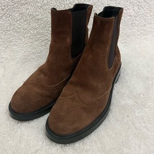 Tod’s Chelsea Boots